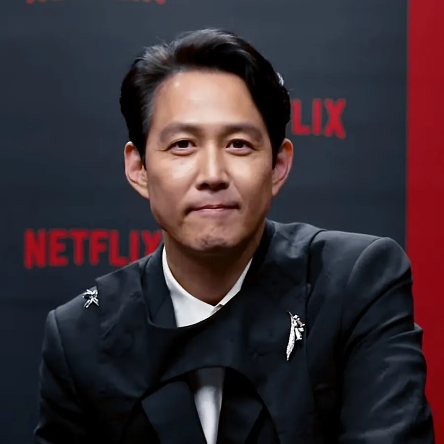 Lee Jung-jae being interviewed about Squid Game by Elle Taiwan, September 23, 2021.